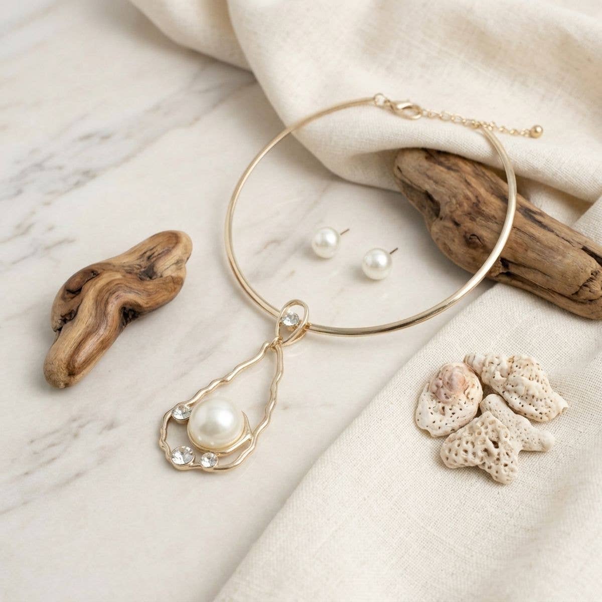 Gold Wavy Teardrop Pearl Pendant Choker Necklace